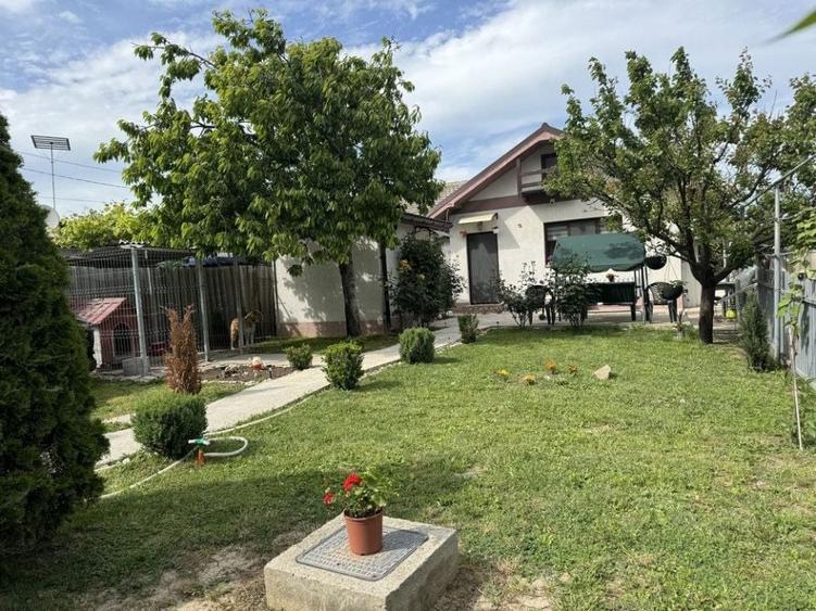 Casă cu 2 camere cu Teren 350 Mp în Carrefour