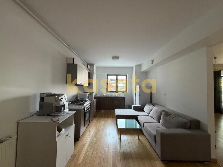 Apartament cu 3 camere semidecomandat în Barbu Văcărescu