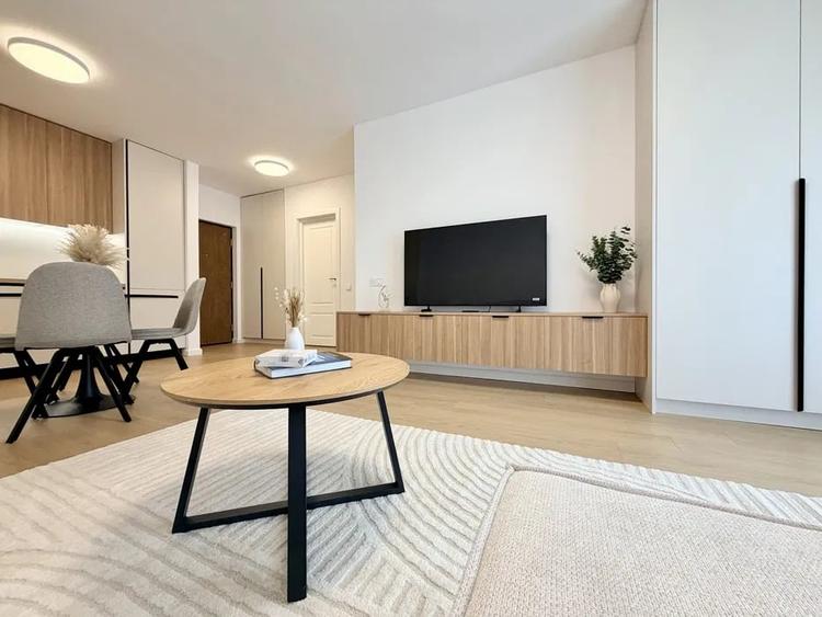 Apartament cu 2 camere semidecomandat, mobilat în Florești