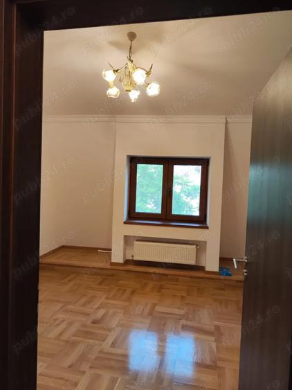 Casă cu 6 camere cu Teren 230 Mp în Titulescu