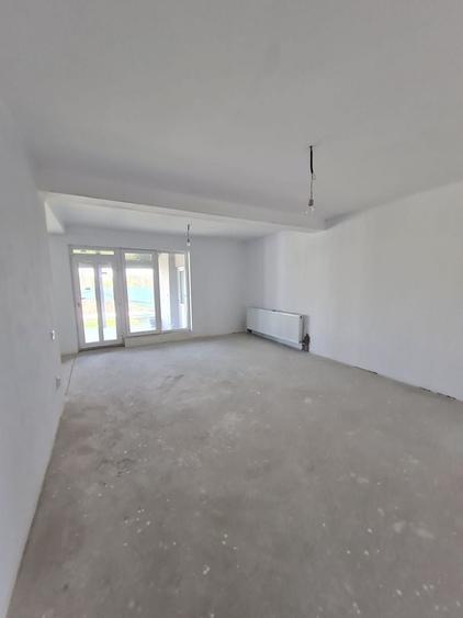 Duplex cu 4 camere cu Canalizare în Parța