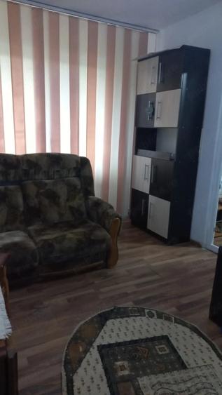 Apartament cu 2 camere semidecomandat în Craiovei
