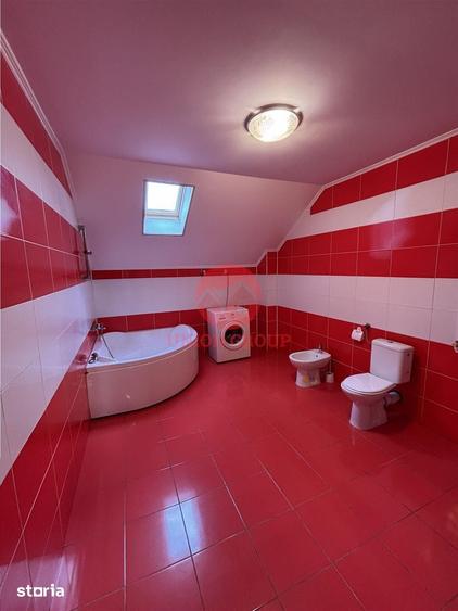 Casă cu 8 camere cu Teren 200 Mp în Central