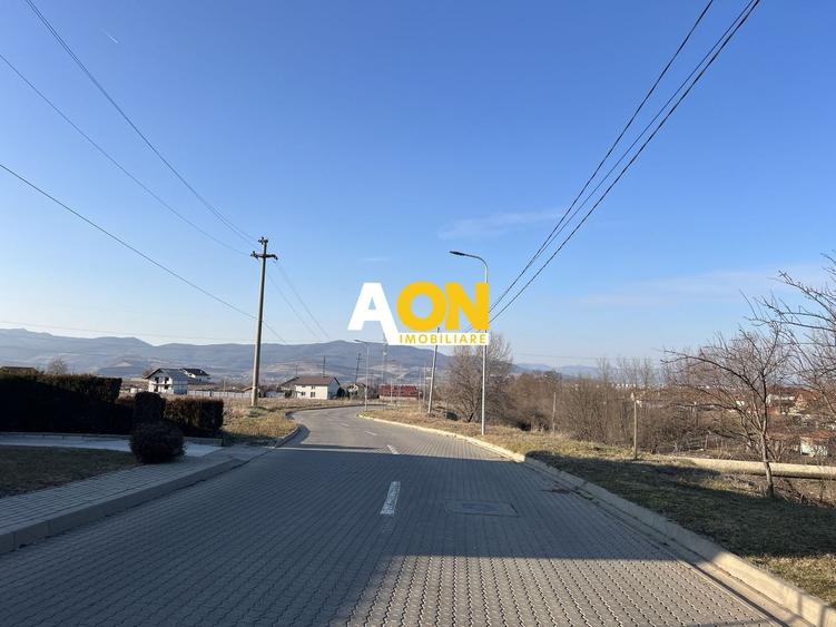 Teren Construcții intravilan de 1300 mp, în Periferie