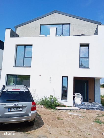 Vila Tunari str. Paris, 5 camere, curte 300 mp, 400 mp construiti - 2