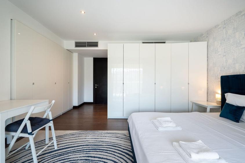 Apartament cu 3 camere decomandat, mobilat în Arcul de Triumf