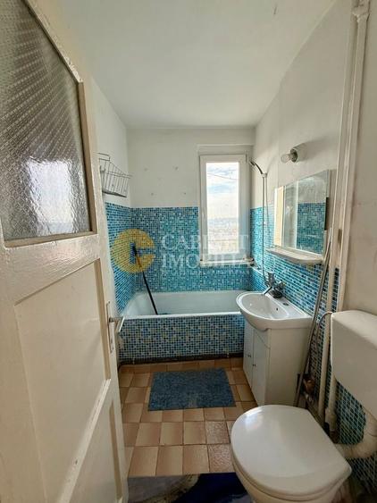 Apartament cu 2 camere semidecomandat, mobilat în Central