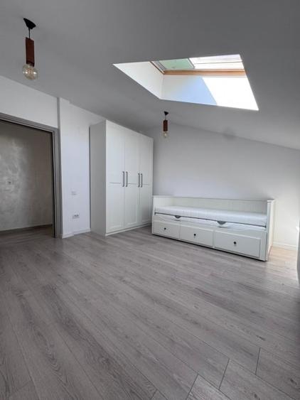 Casă individuală cu 4 camere cu Garaj în Central
