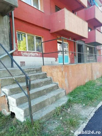 Apartament cu 3 camere decomandat în Petrila