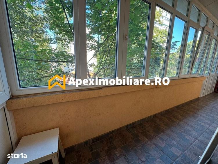 Apartament cu 2 camere semidecomandat în 1 Mai