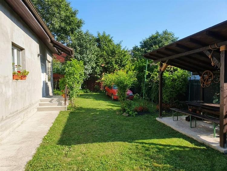 Casă individuală cu 3 camere cu Canalizare în Central