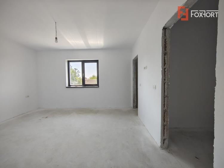 Duplex cu 4 camere semidecomandat cu Canalizare în Giroc
