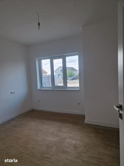 Casă cu 3 camere cu Teren 300 Mp în Cihei