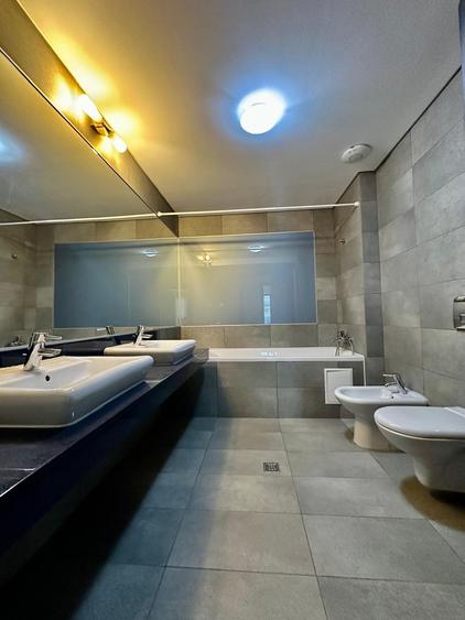 Apartament cu 3 camere decomandat în Barbu Văcărescu