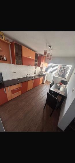 Apartament cu 3 camere decomandat în Exterior Vest