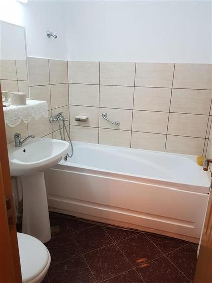 Apartament cu 3 camere semidecomandat în Marna
