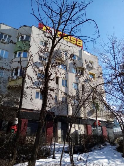 Apartament cu 3 camere decomandat în Aviației