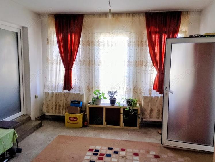 Casă cu 4 camere cu Teren 1800 Mp în Chizătău