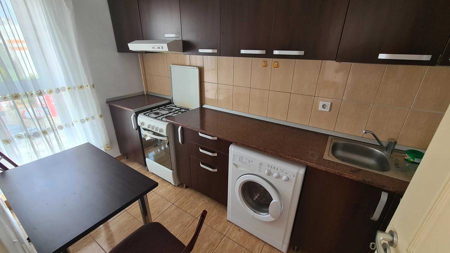 Garsonieră decomandată în Titan