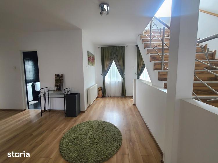 Casă cu 7 camere cu Teren 900 Mp în Corunca