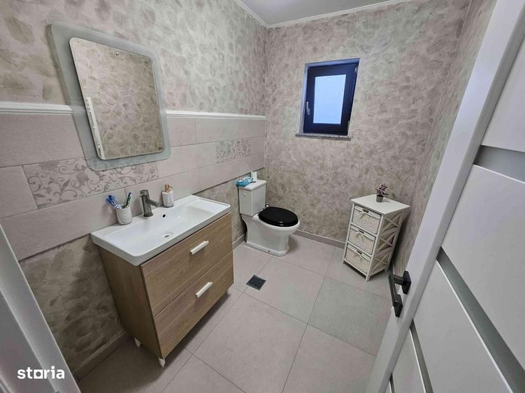 Casă cu 4 camere decomandat în Preajba