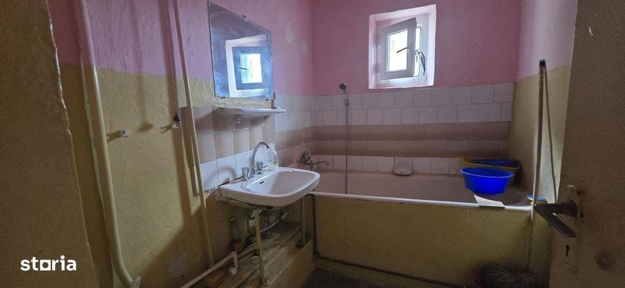 Apartament cu 3 camere decomandat în Micro 12