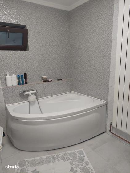 Casă cu 4 camere cu Teren 270 Mp în Războieni