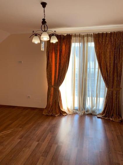 Casă cu 5 camere cu Teren 450 Mp în Central