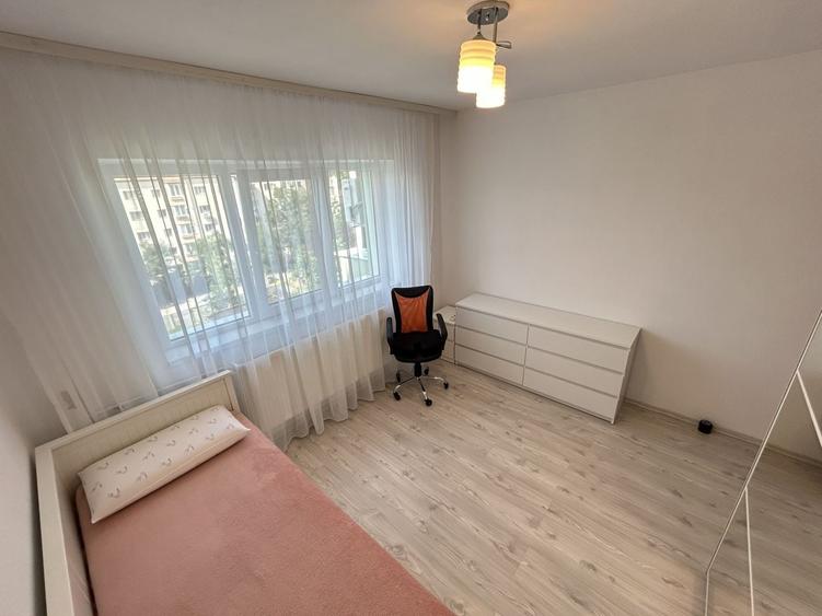 Apartament cu 2 camere decomandat în Girocului