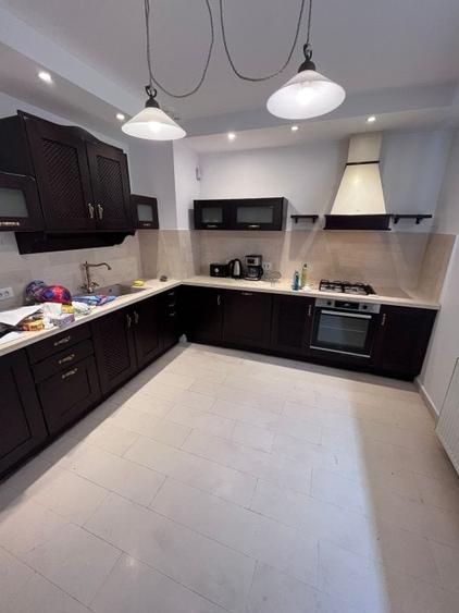 Duplex cu 7 camere cu Canalizare în Nord-Est