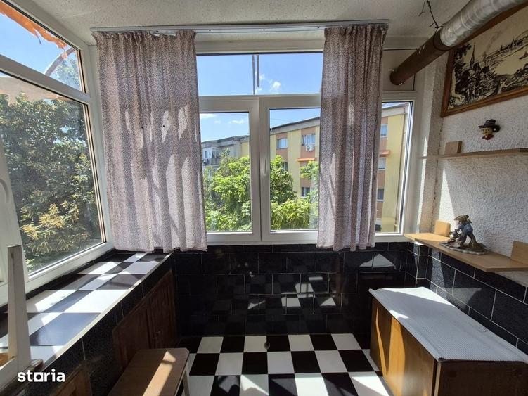 Apartament cu 2 camere decomandat în Rovine