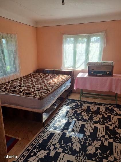Casă cu 4 camere cu Teren 1500 Mp în Barcanele