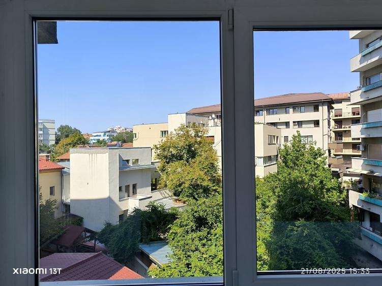 Apartament cu 3 camere decomandat în Clucerului