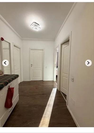Apartament cu 3 camere semidecomandat în Florești