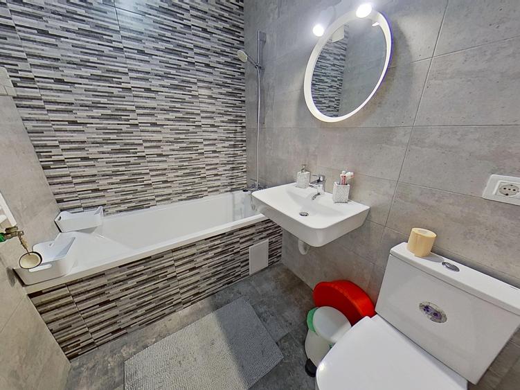 Apartament cu 3 camere semidecomandat în Dămăroaia