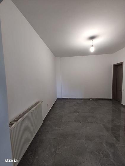 Casă cu 5 camere cu Teren 250 Mp în Iris