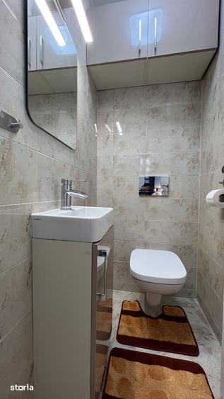 Apartament cu 3 camere semidecomandat, mobilat în Tei