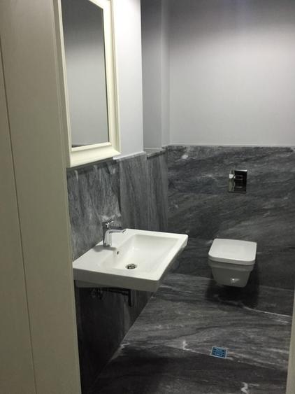 Casă individuală cu 18 camere cu Canalizare în Polonă