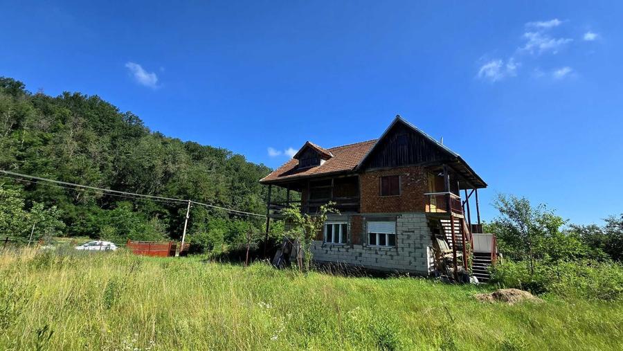 Casă cu 4 camere în Nadăș