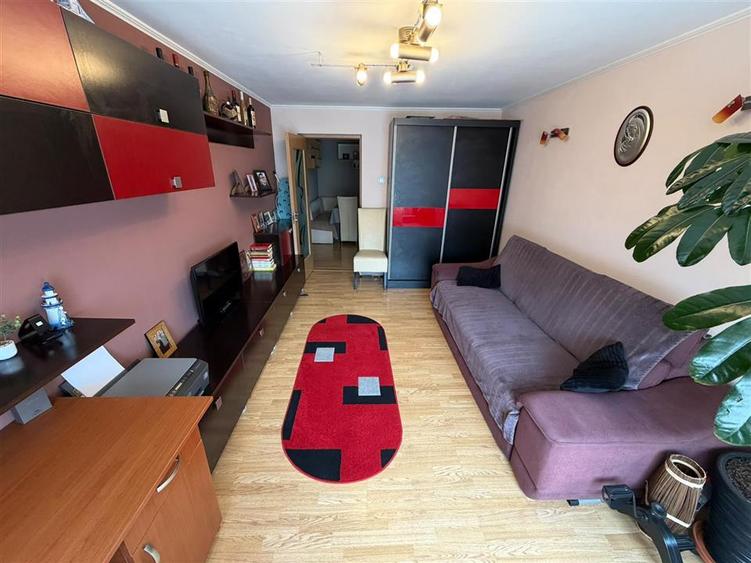 Apartament cu 3 camere decomandat, mobilat în Ultracentral