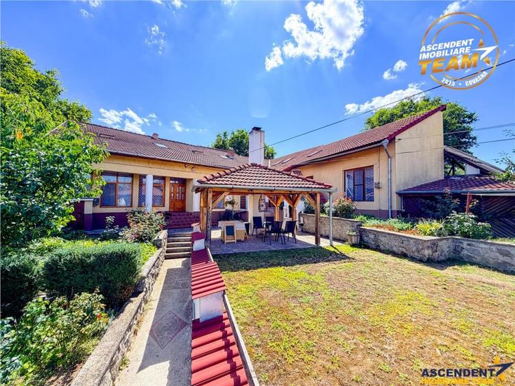 Casă cu 9 camere cu Teren 547 Mp în Central