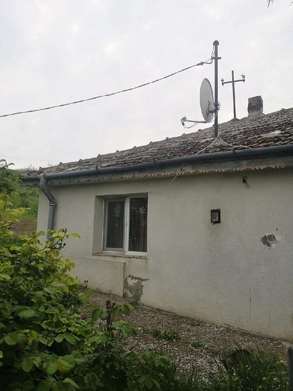 Casă cu 2 camere cu Teren 2500 Mp în Exterior Vest