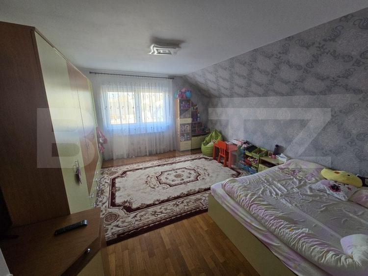 Casă individuală cu 9 camere cu Canalizare în Micești