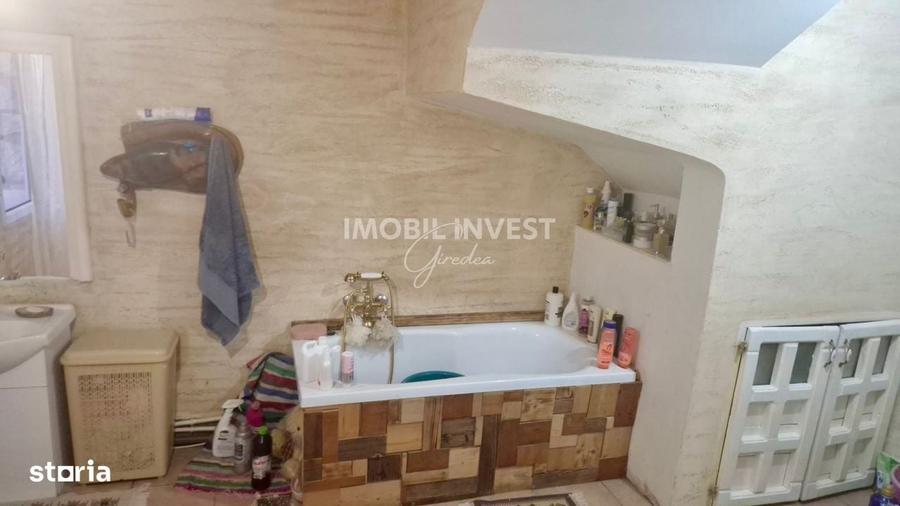 Casă cu 4 camere cu Teren 1500 Mp în Rădești