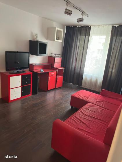 Apartament cu 3 camere decomandat în Titan