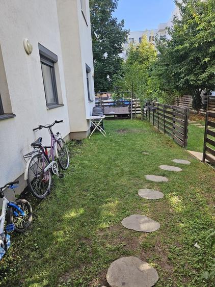Apartament cu 3 camere semidecomandat, mobilat în Băneasa