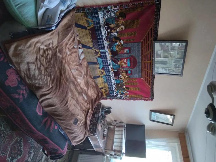 Apartament cu 3 camere semidecomandat în Central