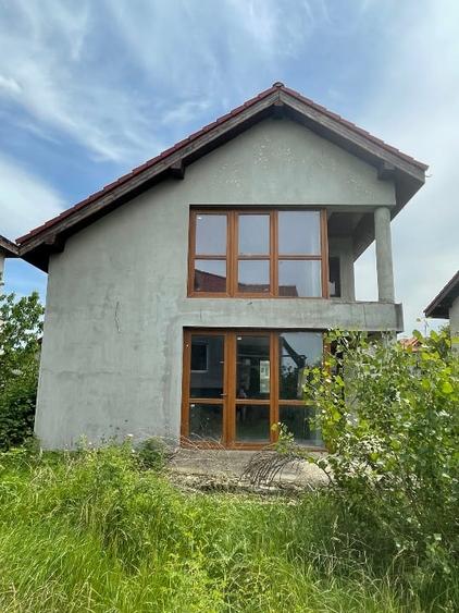 Casă individuală cu 3 camere cu Teren 350 Mp în Central