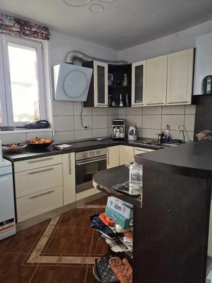 Apartament cu 4 camere decomandat, mobilat în Central