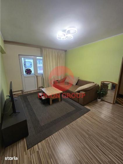 Apartament cu 3 camere semidecomandat în Inel II